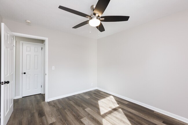 Building Photo - 3223 Alpine Ave