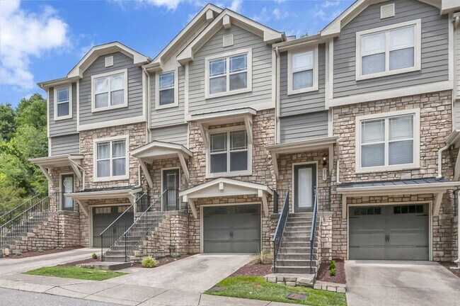 Building Photo - Awesome 3BE/2.5BA home in Bellevue!