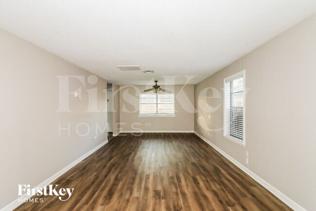 Building Photo - 2703 Shady Bayou Ln