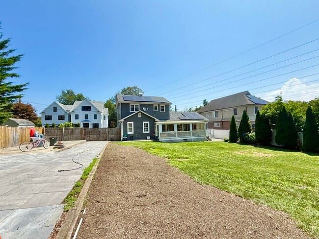 Building Photo - 3 Turnabout Ln