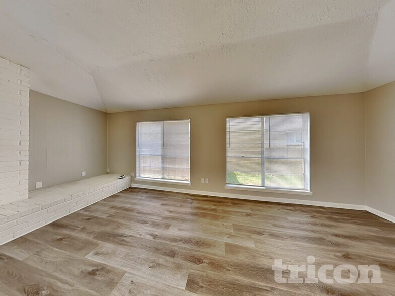 Building Photo - 6826 Blue Ridge Dr