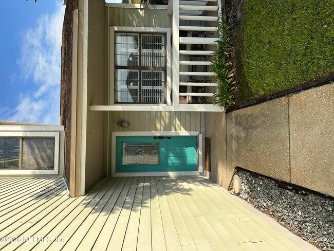 Building Photo - 483 11th Ave S