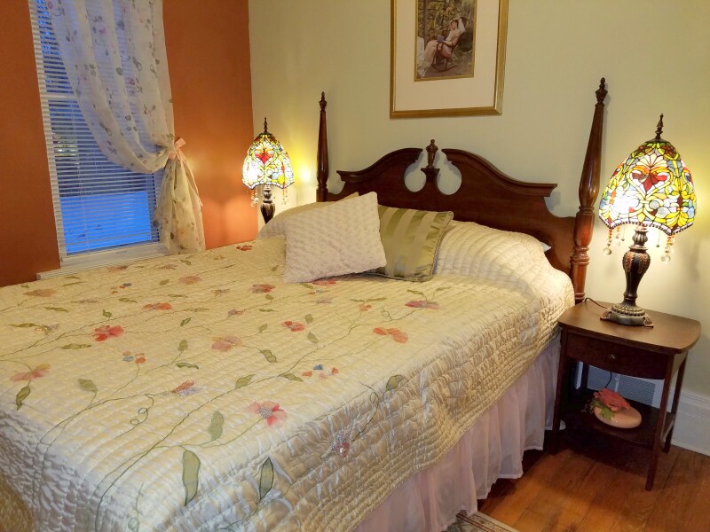 Building Photo - 1317 E 1st St