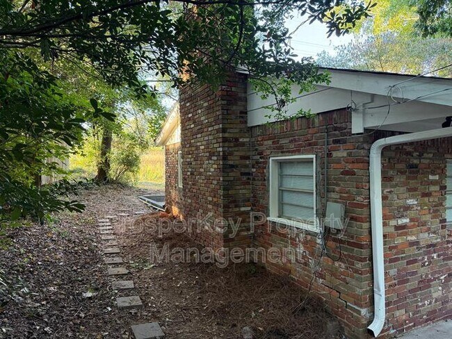 Building Photo - 1159 Tamarack Trail