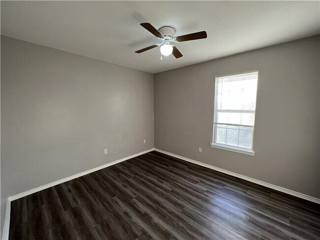 Building Photo - 5908 Greengate Dr
