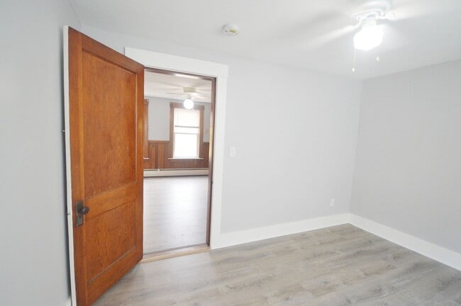 Building Photo - 38 Cascade St