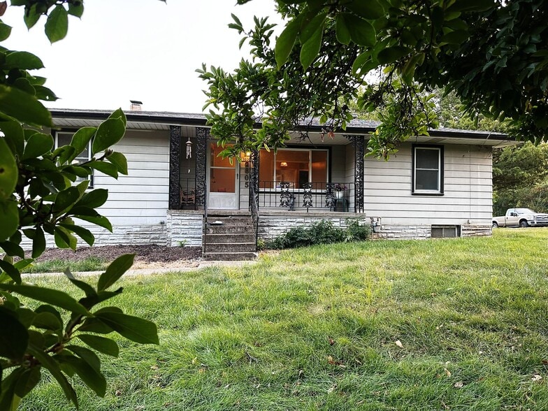 Primary Photo - 2805 NE 56th Ter