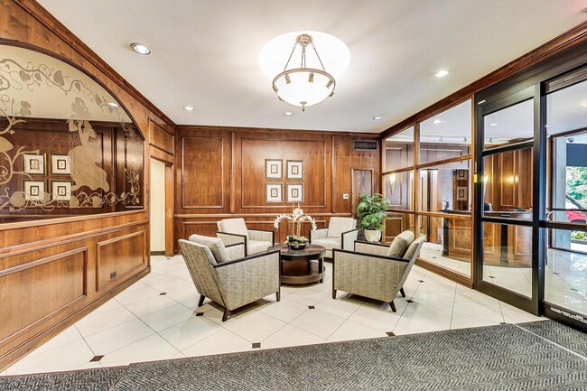 Building Photo - 2100 N Lincoln Park W