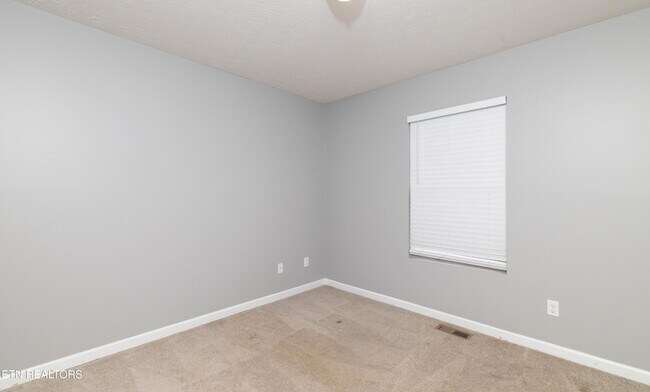 Building Photo - 2013 Paris Rd NW