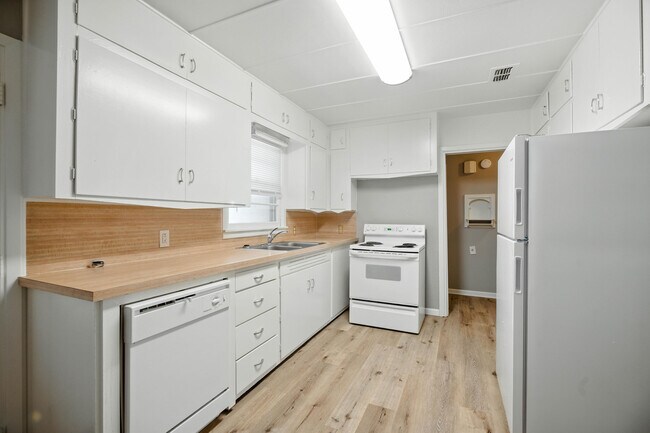 Building Photo - 4208 42nd St