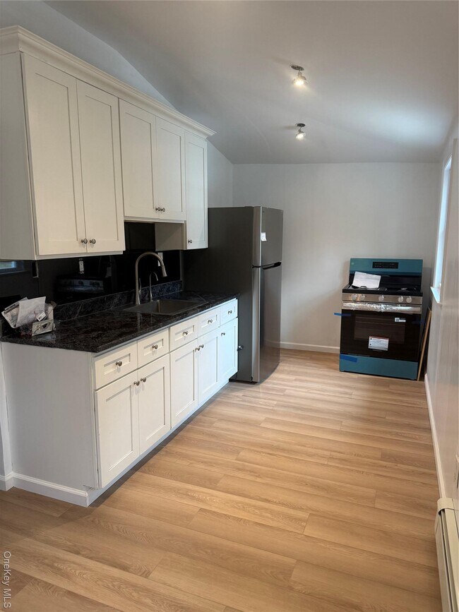 Building Photo - 21 Continental Pl