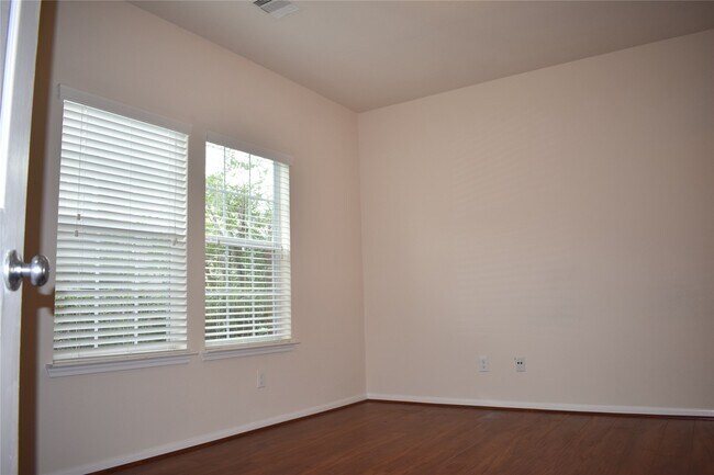 Building Photo - 11846 Jelicoe Dr