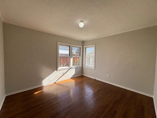 Building Photo - 1128 Clark Way