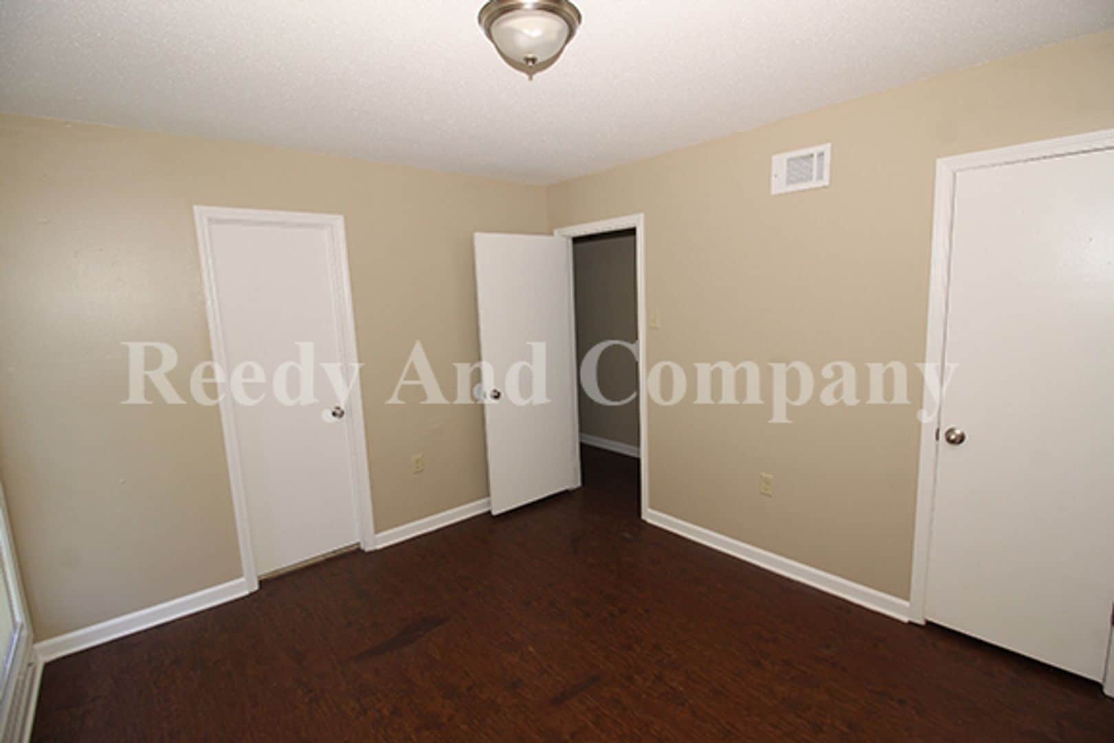 Building Photo - 5197 Chantilly Dr