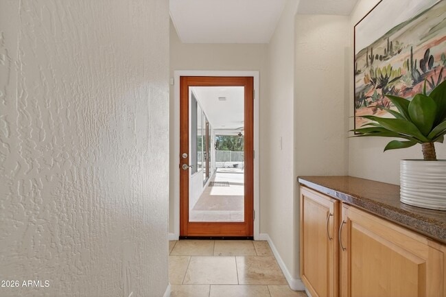 Building Photo - 8001 E Vista Bonita Dr