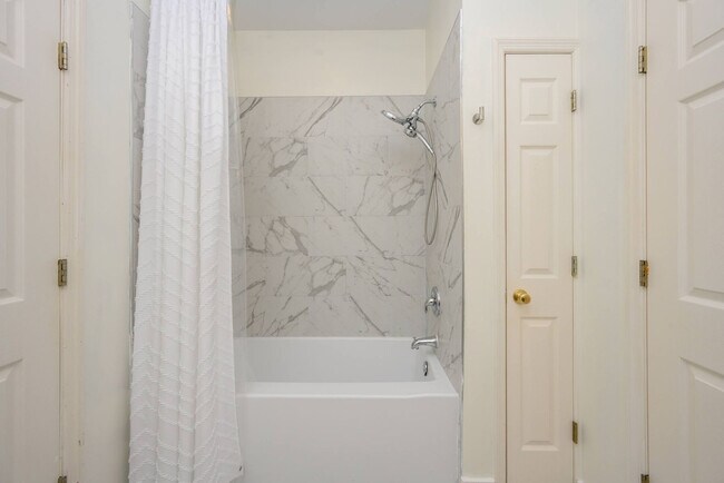 Building Photo - 3 Cassina Ln