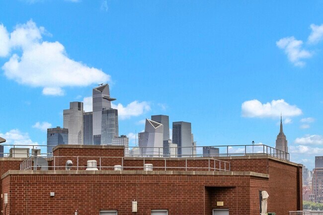 Building Photo - 1100 Maxwell Ln