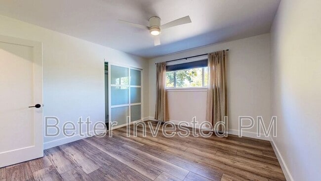 Building Photo - 475 Country Club Dr