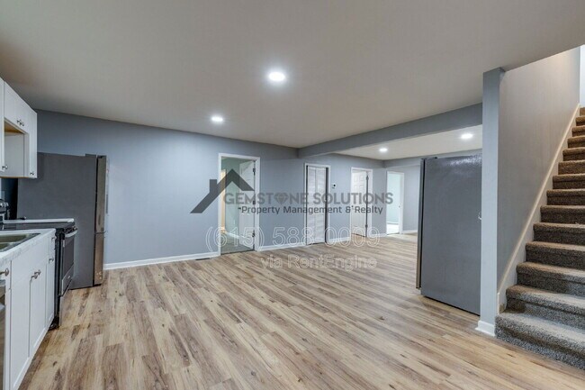 Building Photo - 2930 Primrose Cir