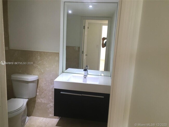 Building Photo - 9001 SW 77th Ave