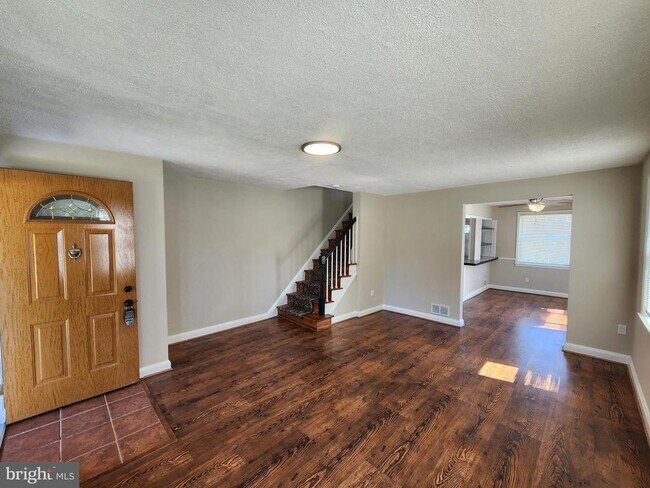 Building Photo - 1925 Ewald Ave