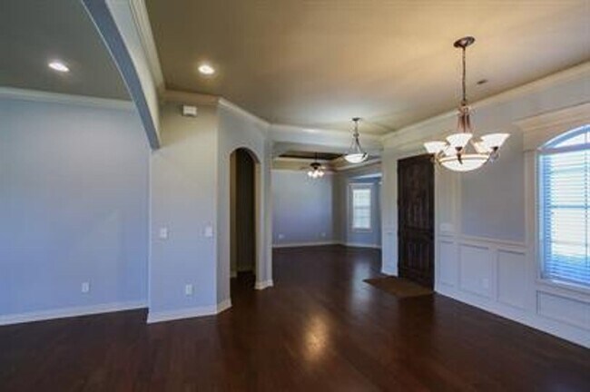 Building Photo - Gorgeous 4-Bedroom Home Ready to move in ASAP.