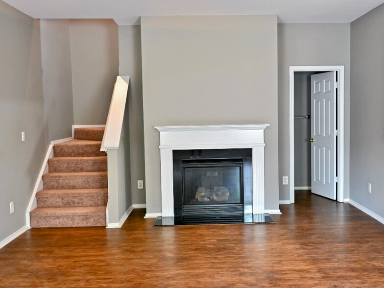 Building Photo - 7404 Loyalist St