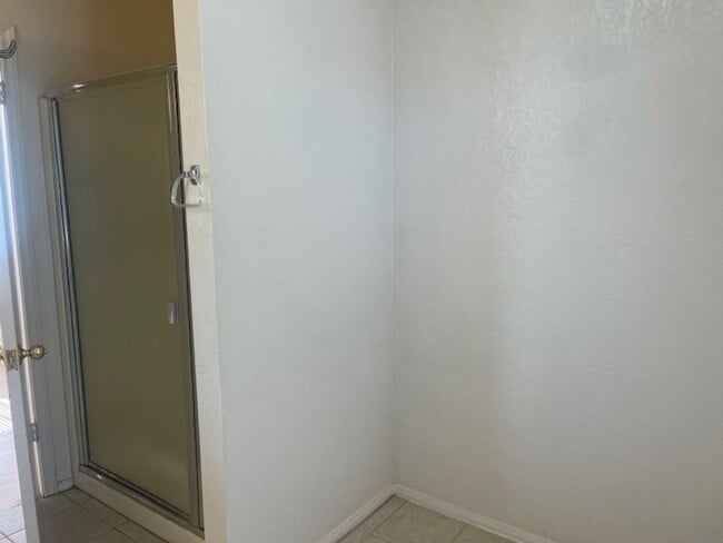 Building Photo - 2 bedroom home on over 2 acres - Contact Property Pros Property Management