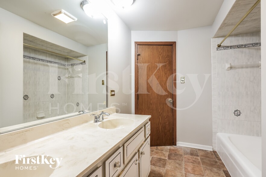 Building Photo - 744 194th St