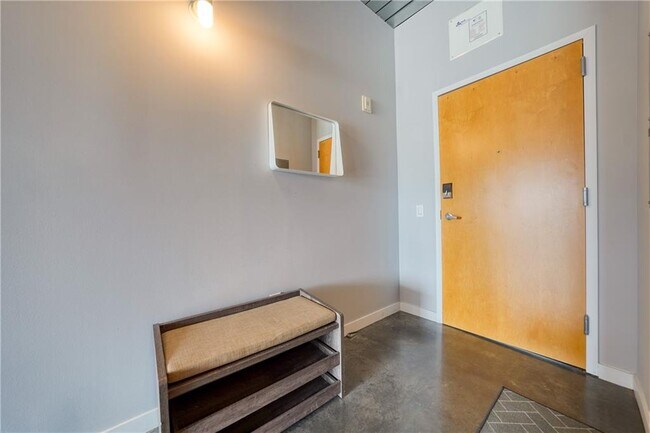 Building Photo - 620 Glen Iris Dr NE