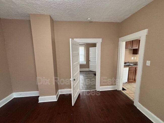 Building Photo - 209 N Grimes St