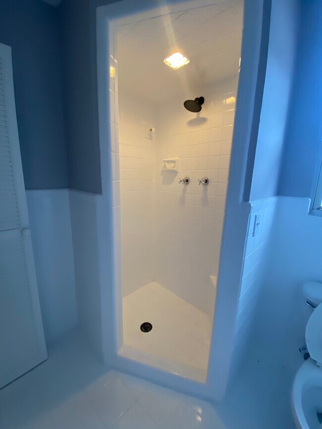 Building Photo - 422 Muirs Chapel Rd