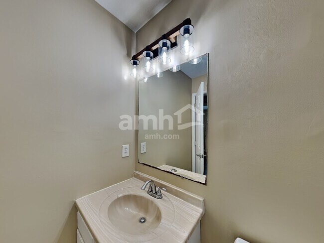 Building Photo - 5505 Dietrich Ave