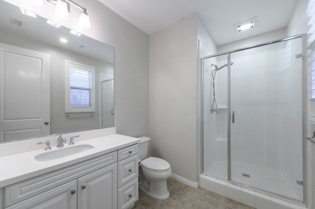 Building Photo - FOR RENT 4BD/3.5 BA/2Garage/Single Family ...