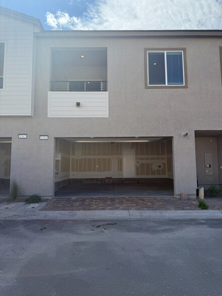 Building Photo - 1545 Layla St