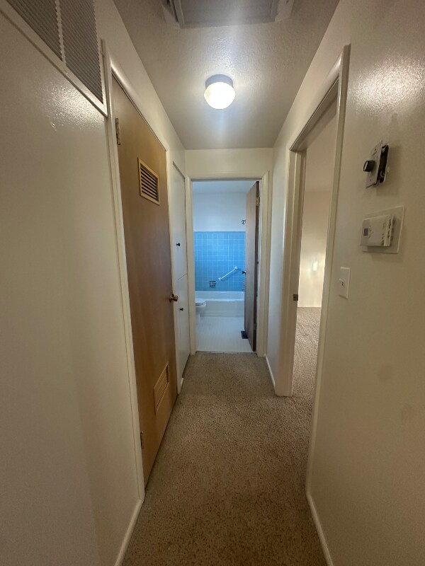 Building Photo - 673 E 6th Ave