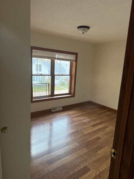 Building Photo - 2172 Strongs Ave