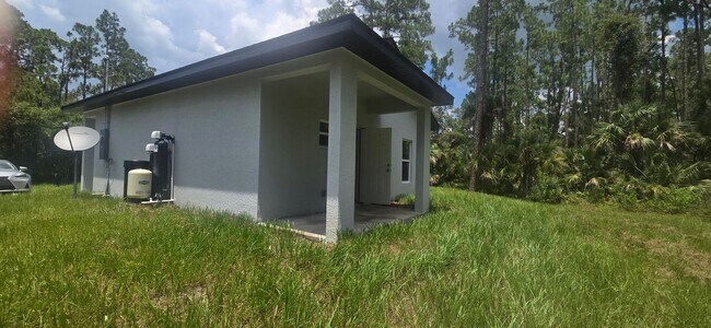 Building Photo - Great Location  2/1 Single Family Home