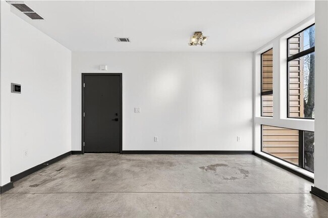 Building Photo - 972 DeKalb Ave NE