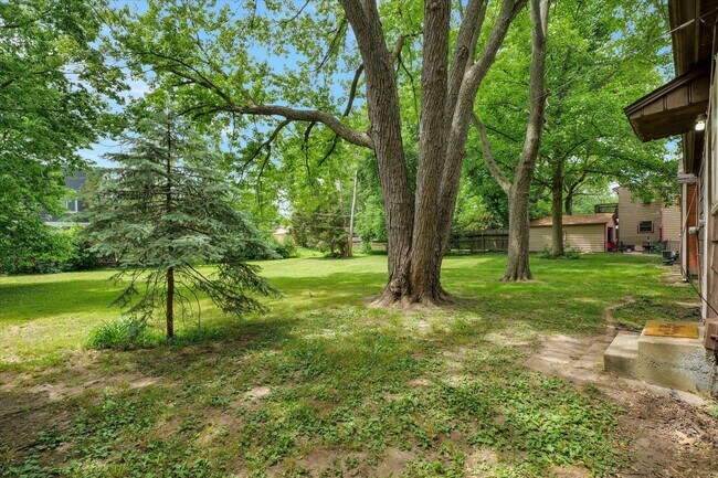 Building Photo - 303 Hessel Blvd