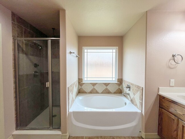 Building Photo - Available NOW This charming 1 story, 3 bedroom, 2 bath house could be your next home! Beautiful c...