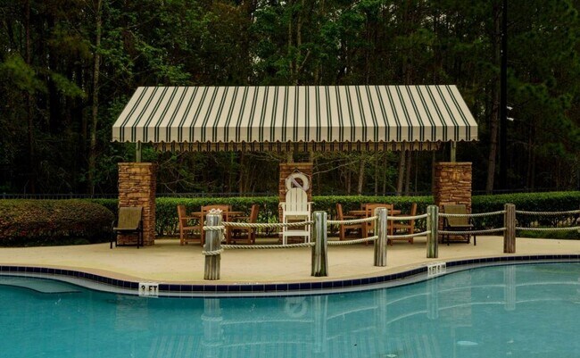 Building Photo - 539 Hedgewood Dr