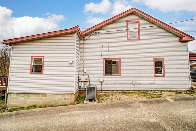 Building Photo - 29 N Main St