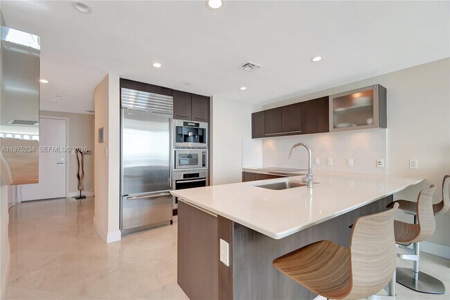 Building Photo - 17001 Collins Ave