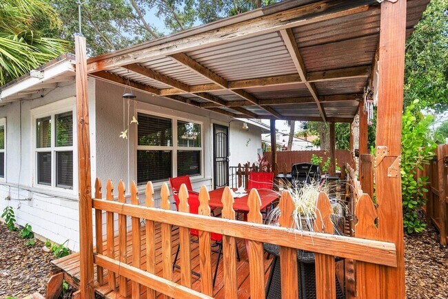 Building Photo - 314 S Palmway