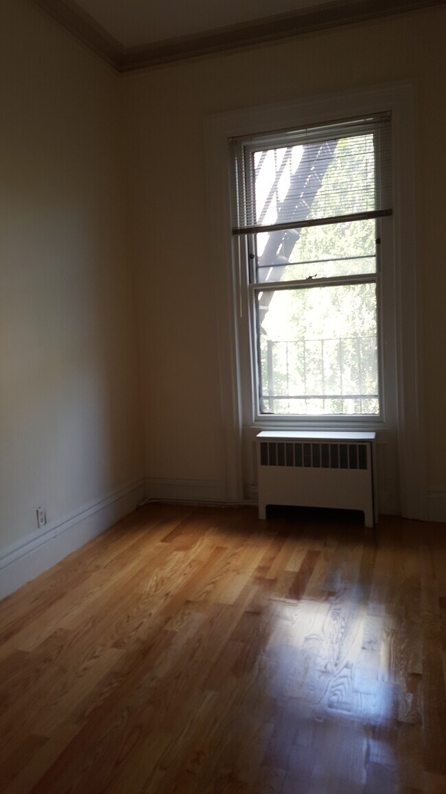 Building Photo - 148 Marlborough St