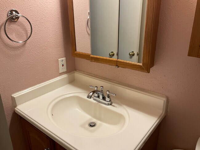 Building Photo - 9626 Bratton Dr