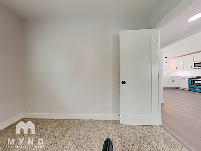 Building Photo - 2528 E Hermosa Dr