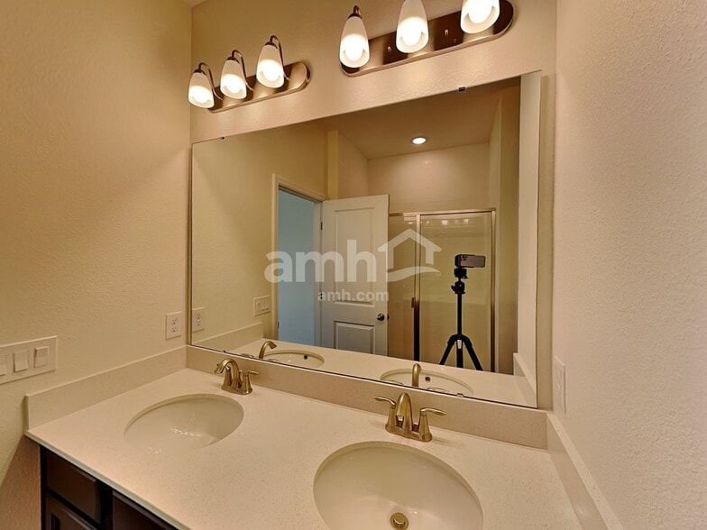 Building Photo - 2856 Ponds Trl