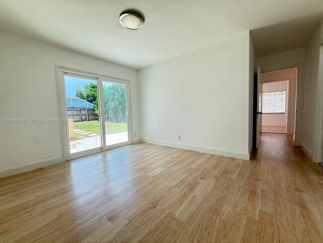 Building Photo - 11143 Model Cir E